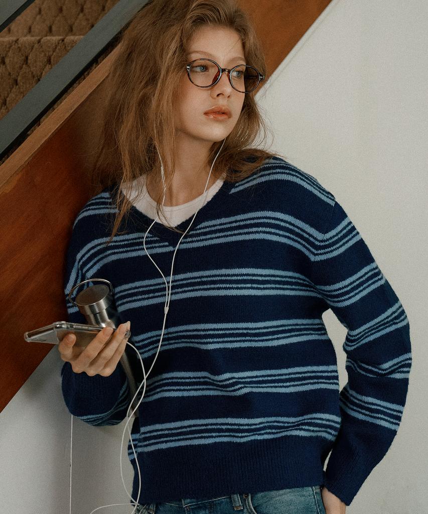 LETTER FROM MOON Brush Stripe V-Neck Knit (Navy)