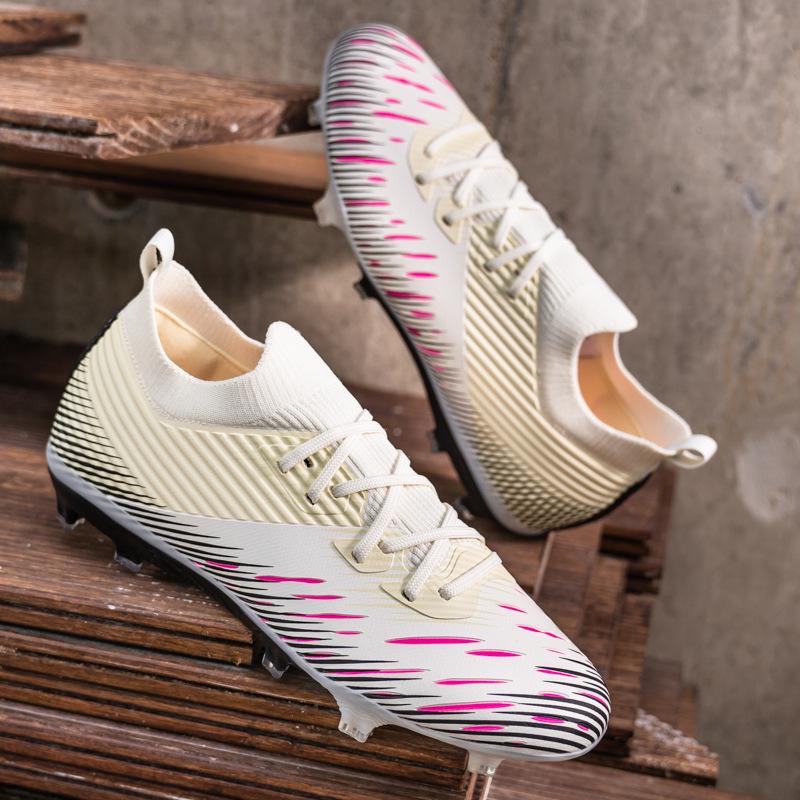 Seamless fly-woven football shoes, men's and women's spikes, students' children's youth and youth into artificial turf sports training shoes