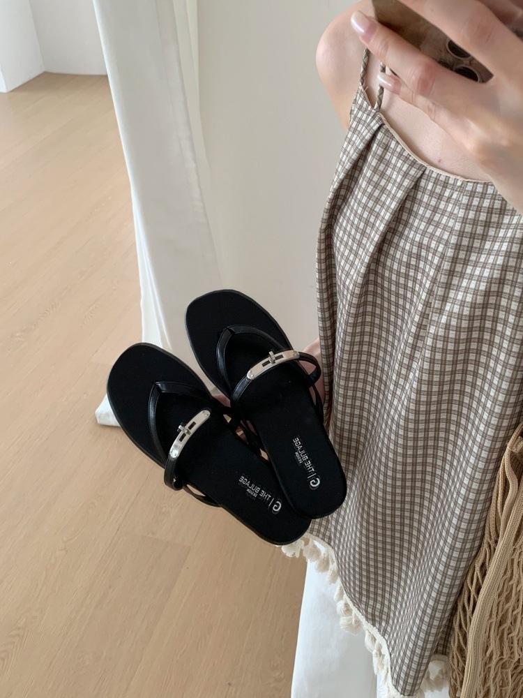 Flip-Flops Women'S Summer Metal Lock Flat Bottom Toe Fashionable Versatile Flip-Flops Women'S Shoes