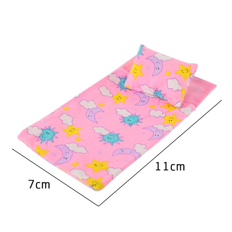 

Набор аксессуаров для куклы для сюжетно-ролевых игр для девочек: Лошадка-качалка, Колыбель, Подушка, Лоскутное одеяло, Обеденный стол, Аптечка, Игрушка для коляски