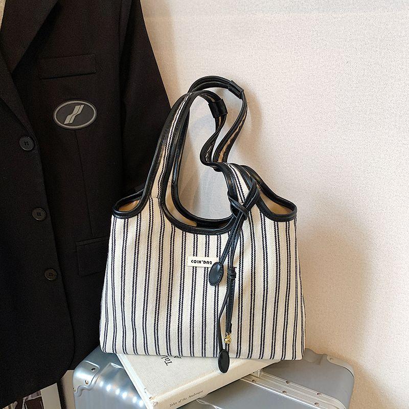 

Commuter Large Capacity Stripe Canvas Bag Women 2025 New Versitile Fashion Shoulder Bag Go out to Work Tote Bag Black