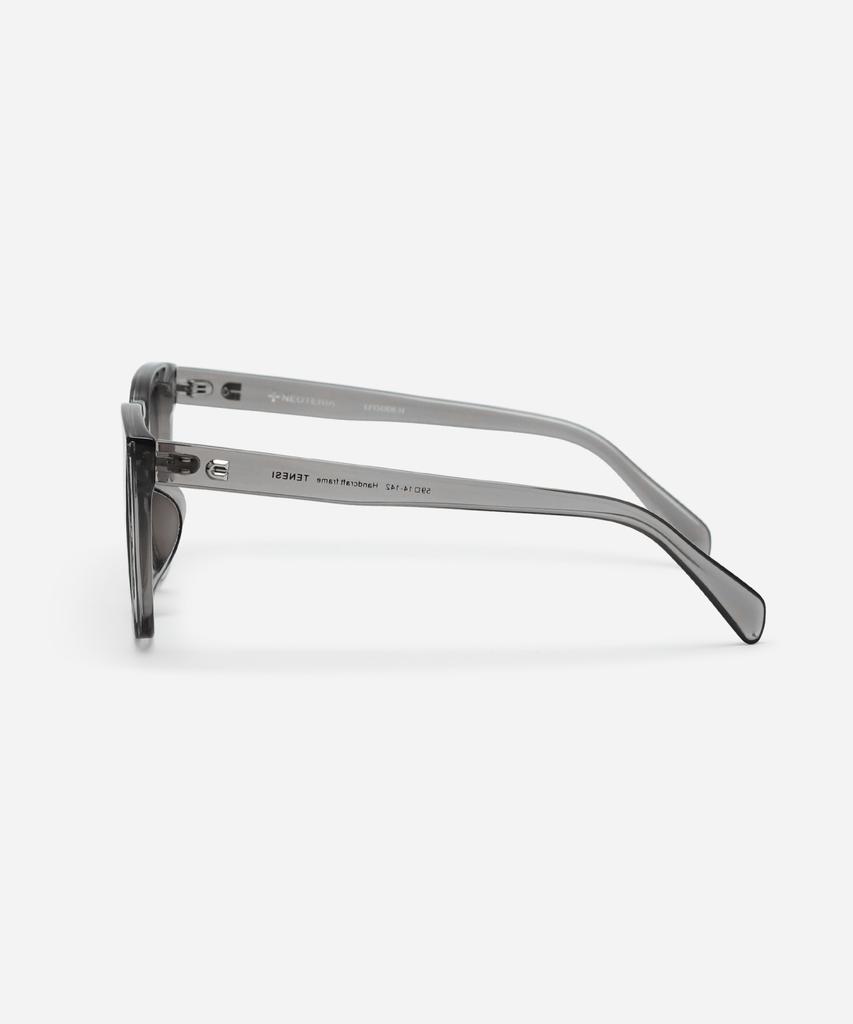 Neotelia Tenesi · Grey