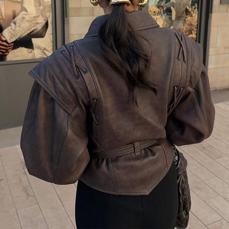 Mode Einfarbiges PU-Leder Damen Motorradjacke Schickes Revers Langarm Slim Kurzer Mantel mit Gürtel Herbst Dame High Street Oberteile