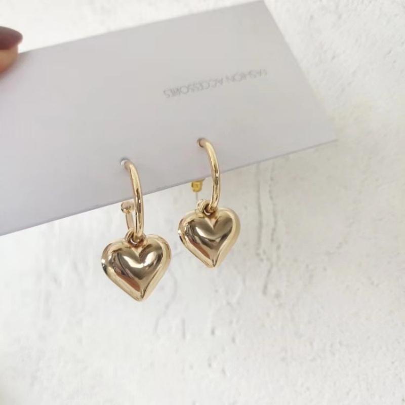 

Temperament C-shaped Heart Pendant Earrings for Women Korean Simple Love Brincos Gold Smooth Metal Sense Wedding Zircon Gift