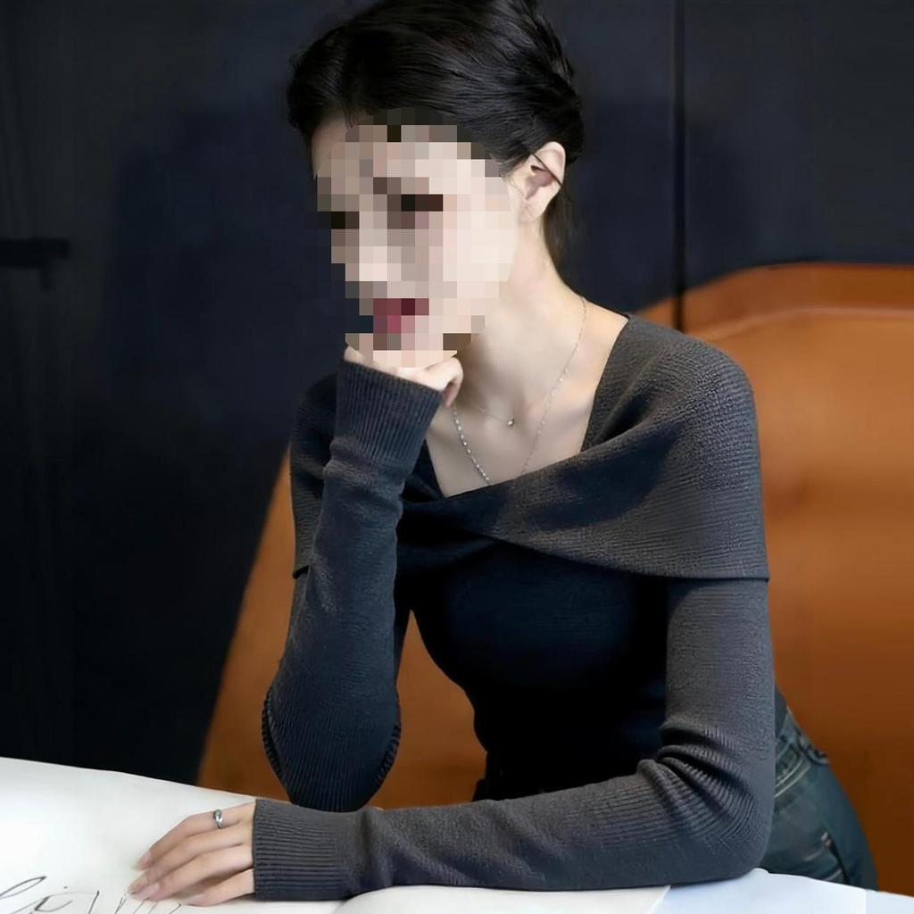 Women's Fashionable One-Shoulder Knit Long-Sleeve Top - Winter Slimming Design, Flattering and Stylish.