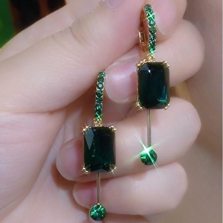 Han Exquisite Geometric Square Ear Buckle, Niche Design Sense, Sphere High-end Sense, Trendy and Popular Ear Accessory