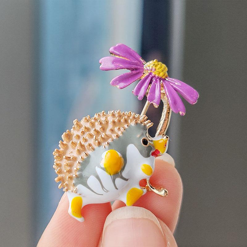 Enamel hedgehog brooch, fashionable clothing accessory, brooch, decoration, fixation, anti glare accessory