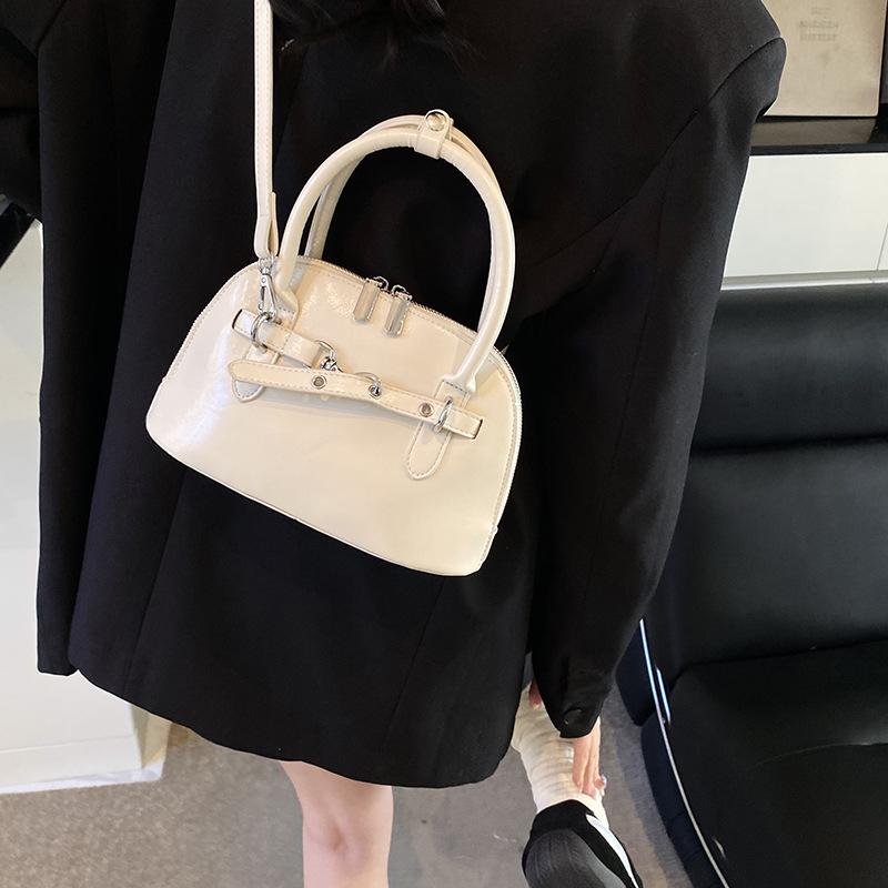 Advanced sense of foreign style small bag women's 2025 new spring and summer versatile messenger bag fashion super fire portable small bag