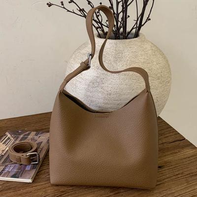 Stylish High-value Niche Bag Women's Winter New Popular Shoulder Bag Simple Casual Bucket Bag