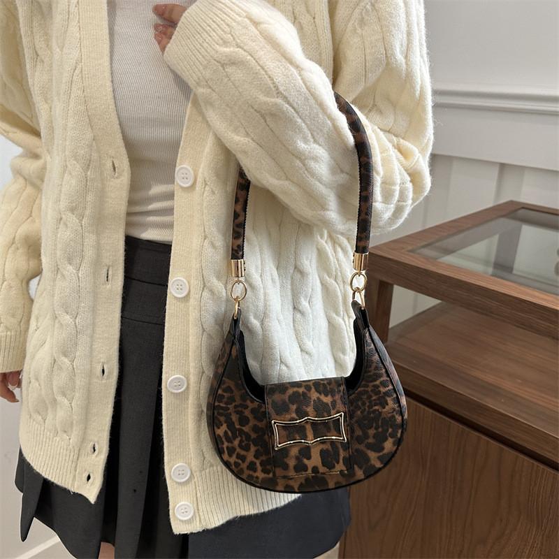 Chic Pu Leather Crescent Handbag With Leopard Print For Trendy Women Everyday Use