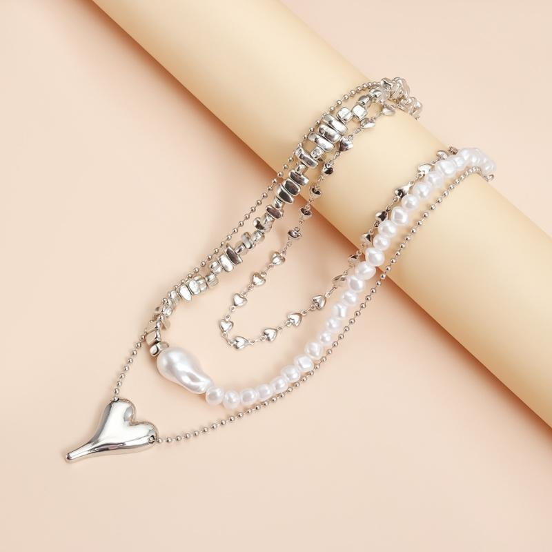 Trendy Metallic Heart Pendant Necklace With Artificial Pearls Alloy Chain Neckpiece For Everyday Wear Party Dates