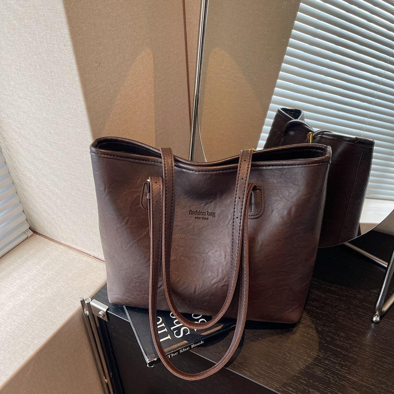 Retro bag women's large-capacity new autumn and winter versatile casual simple shoulder bag commuter tote bag