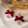 Herbst und Winter Retro Bordeauxrote Schleifenohrringe, Rote Beflockte Herzohrringe, Runde Zirkonohrringe für Damen