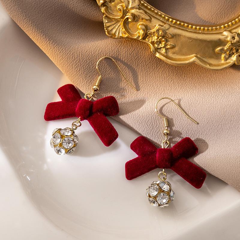Herbst und Winter Retro Bordeauxrote Schleifenohrringe, Rote Beflockte Herzohrringe, Runde Zirkonohrringe für Damen