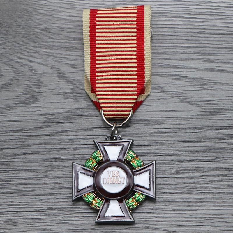 В наличии: Австро-Венгерский Орден Заслуг и Медаль Императора Франца Иосифа – Памятные Подвески-Аксессуары для Кино- и Телевизионного Реквизита