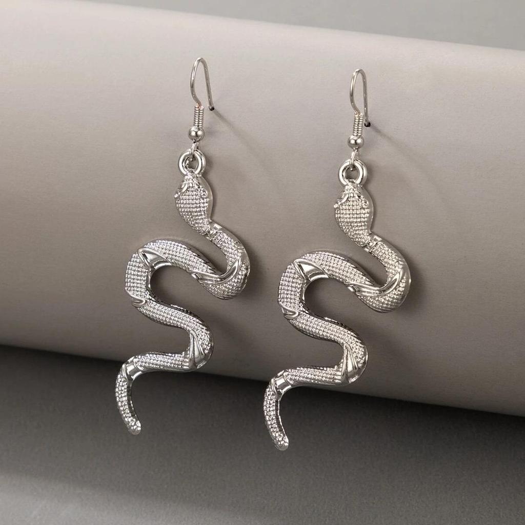 European & American Snake Shape Stud Earrings: Exaggerated Punk Style, Animal-Inspired, Light Luxury Accessory.