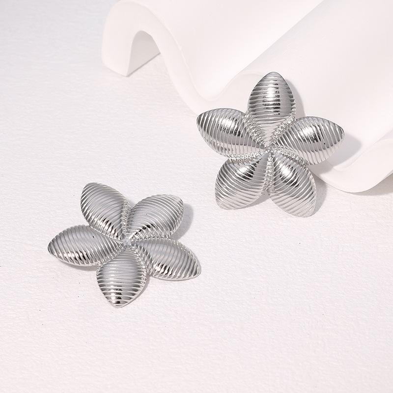 Hypoallergenic Vintage Waterproof Minimalist INS Retro Temperament Earrings Geometric Flowers Simple and Advanced Sense Does