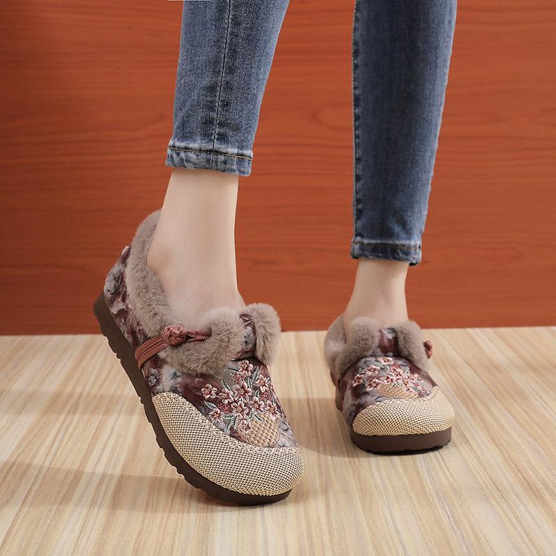 Winter cotton shoes women s old Beijing cloth shoes embroidered shoes piled thickened warm fluffy shoes soft-soled mother shoes 35