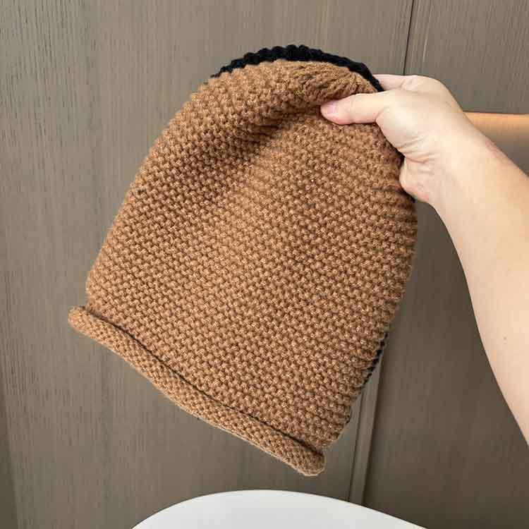 

Curled Edge Piled Hat Women S Autumn And Winter Big Head Circumference Confinement Cold Hat Showing Small Face Warm Knitted Wool Hat M（56-58cm） чорний