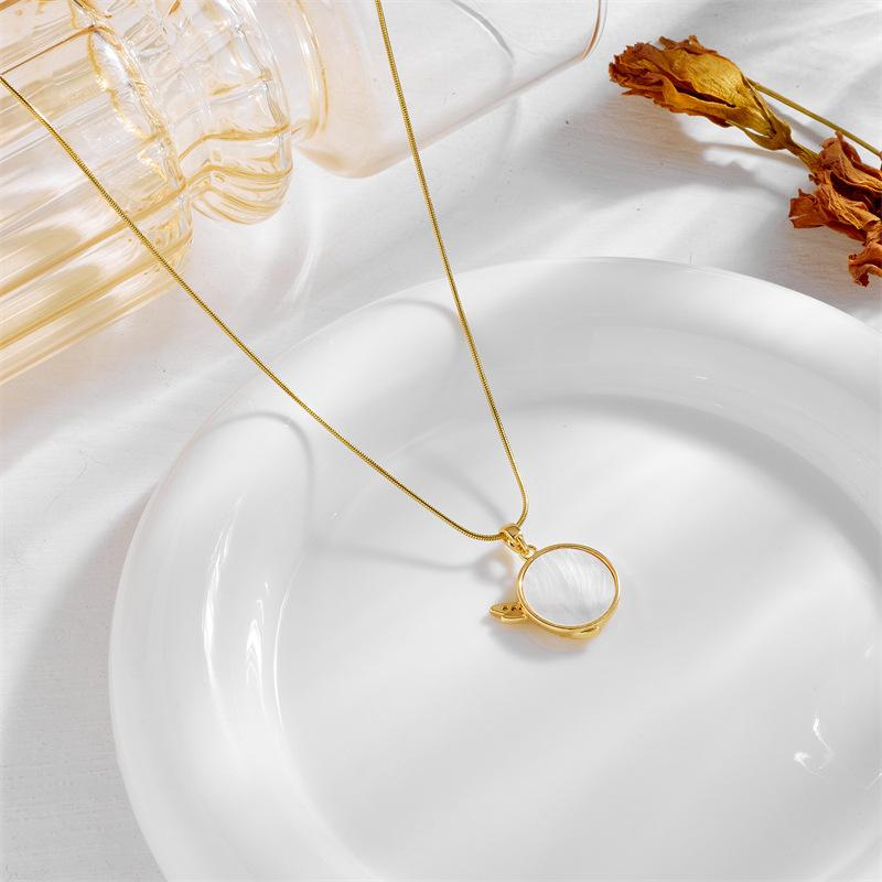 Niche Creative Vintage Flower Heart Diamond Inlaid Mother of Pearl Pendant Necklace Elegant Temperament Accessory