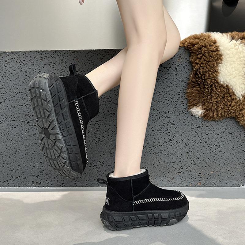 Small snow boots women's winter new tire sole short boots inner height increase non-slip warm cotton shoes Mao Mao shoes