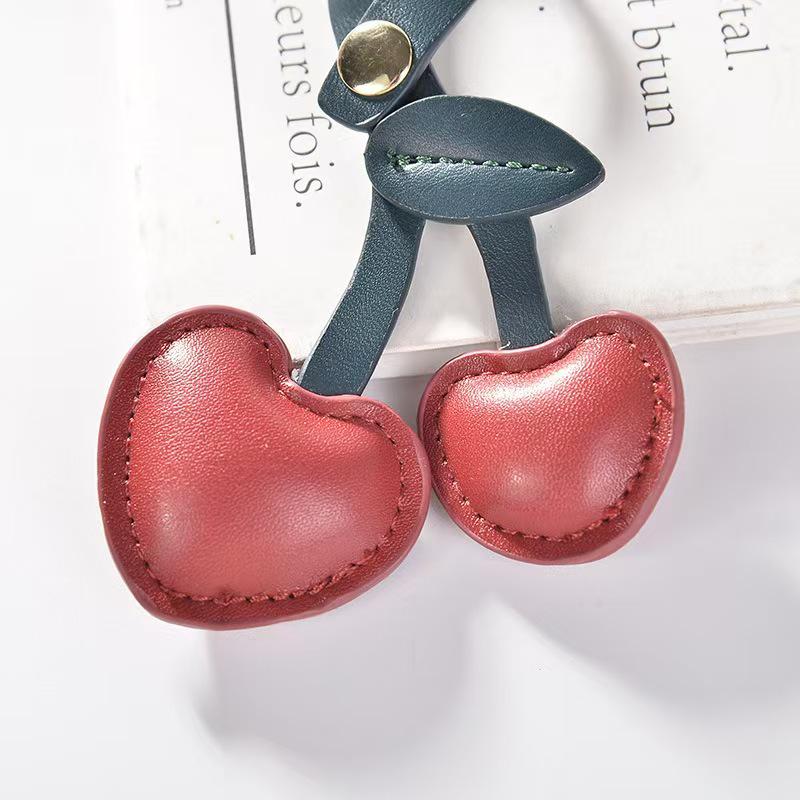 

Charming Cherry-Shaped PU Leather Keychain Pendant червоний
