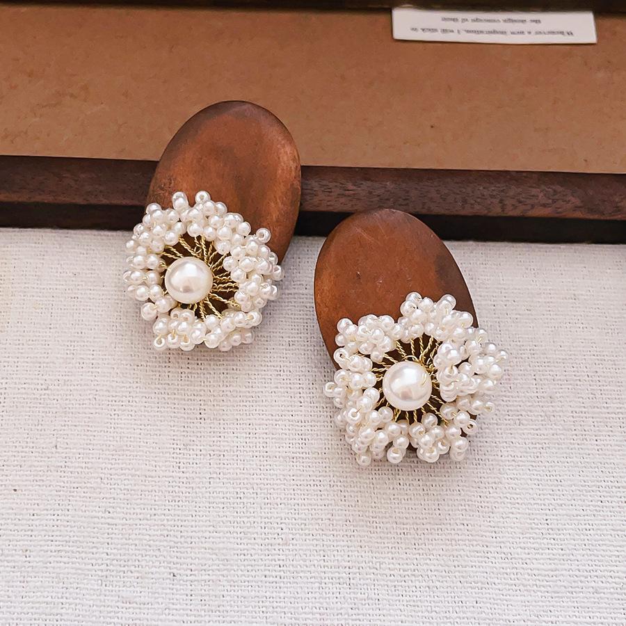 European and American Silver Needle Geometric Wood Pleated Stud Earrings Cool Dark Wind Earrings Light Luxury High-end Earrings