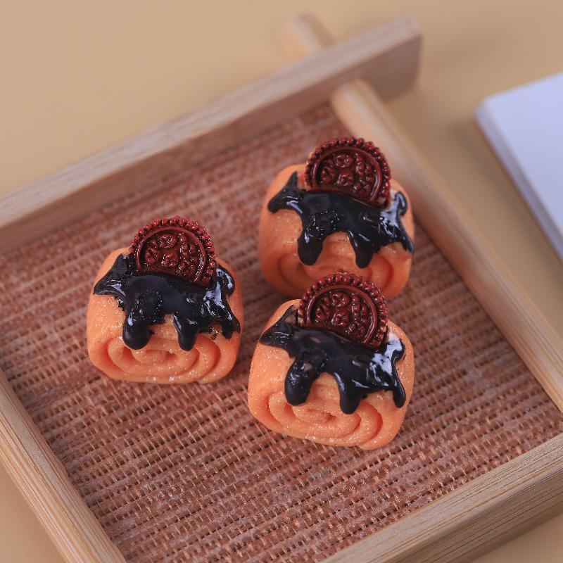 

Игровой набор «Сделай сам» для миниатюрной еды: Украшения для торта и булочки из смолы 2.0cm x 2.5cm