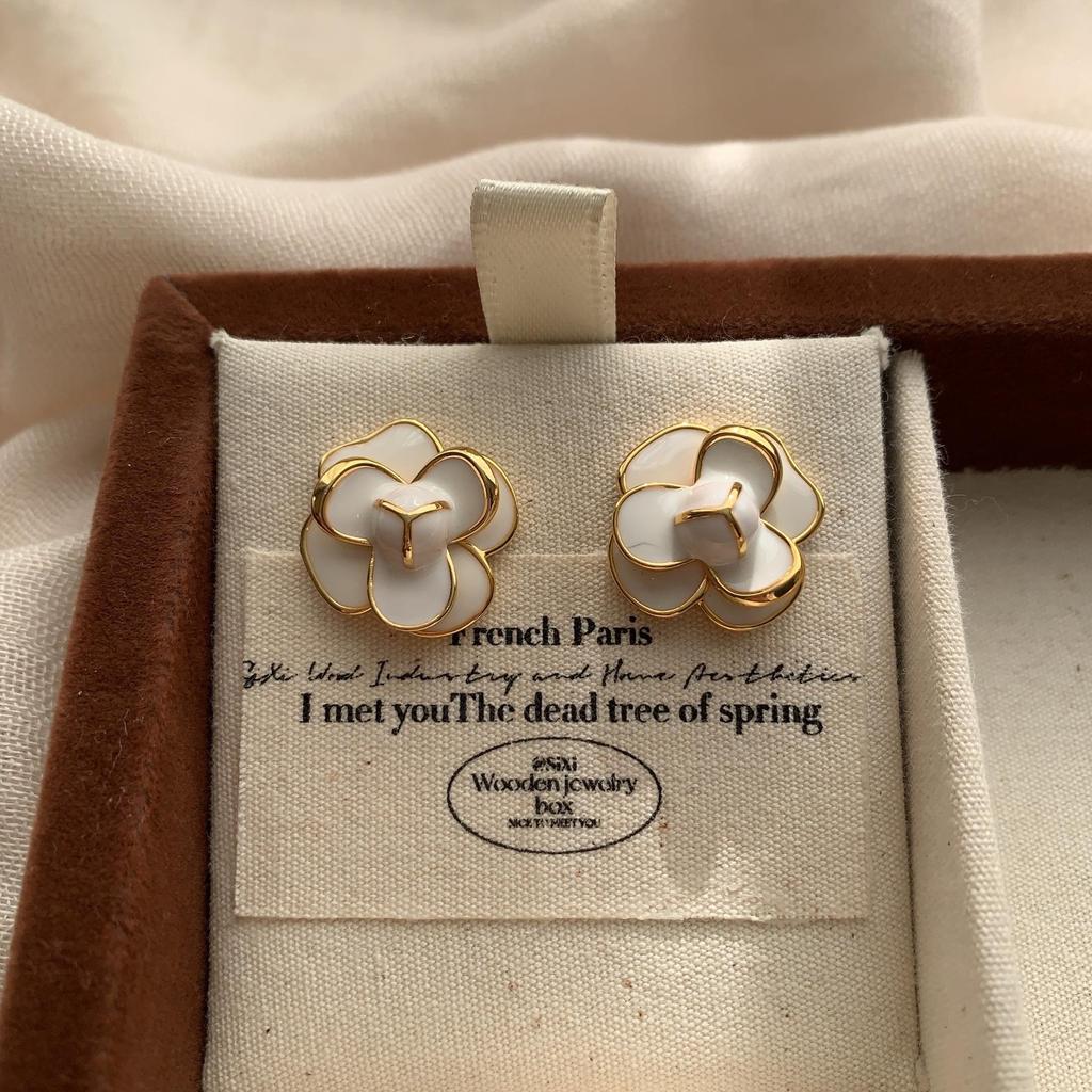 Classic Camellia Stud Earrings Layered Exquisite French Retro Elegant Versatile Stud Earrings Light Luxury Premium Earrings