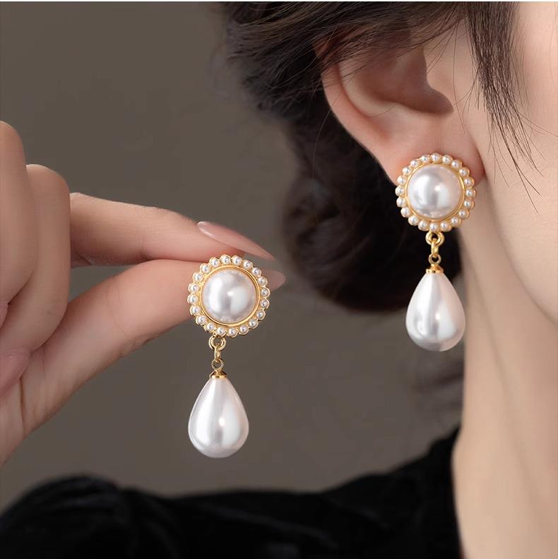 Hepburn-Style Retro French Water Drop Pearl Earrings - Women's Elegant, Luxurious, and Unique Stud Ear Jewelry.