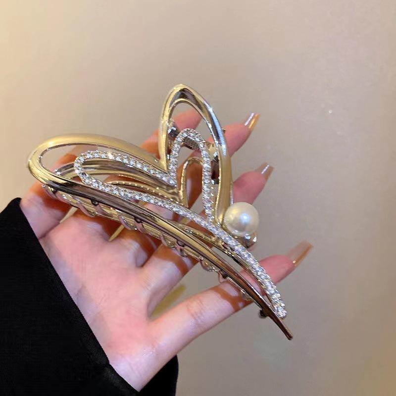 

Hollow love diamond pearl grab clip Korean version simple back head disc hair shark clip temperament hairpin hairpin headdress