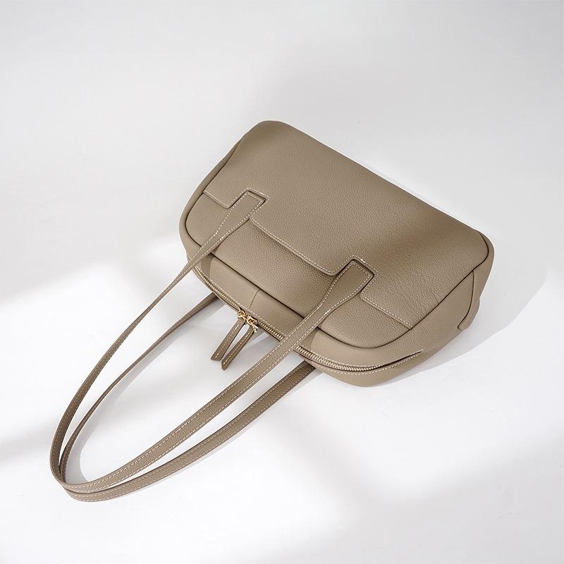 New leather women's bowling bag, fashionable commuter high-end large-capacity shoulder bag.