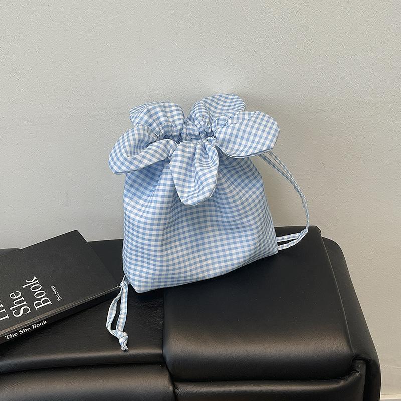 

2025 new niche bag premium shoulder messenger bag portable high value exquisite new original flower bag