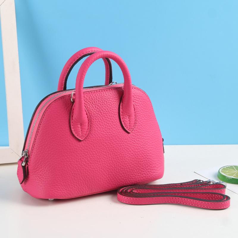 

2025 New shell bag first layer cowhide lychee pattern solid color mini bowling portable leather women s bag messenger bag 18x8x13cm рожевий червоний колір