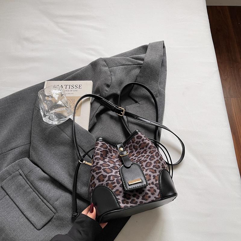 Популярные маленькие сумки женские простые осенние новые модные простые сумки-мессенджеры с леопардовым принтом, сумка-ведро