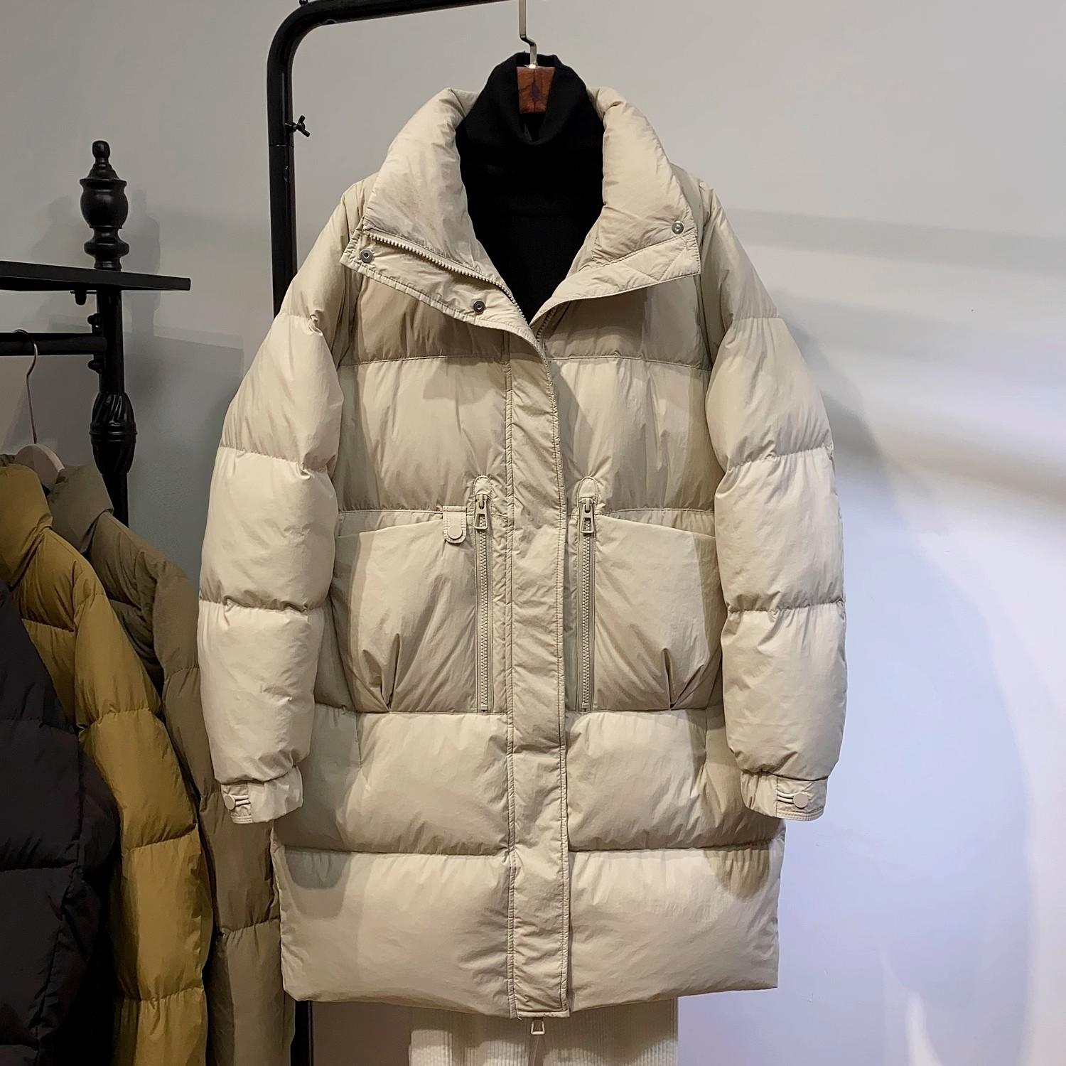 

2024 Новый пуховик женский средней и длинной длины утолщенный модный свободный воротник-стойка белый пуховик утиный пух европейский тренд зимней одежды M