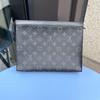 [Pre-Owned] Pochette Voyage MM 'Black Monogram Eclipse Canvas' - Very Good #K5V00D