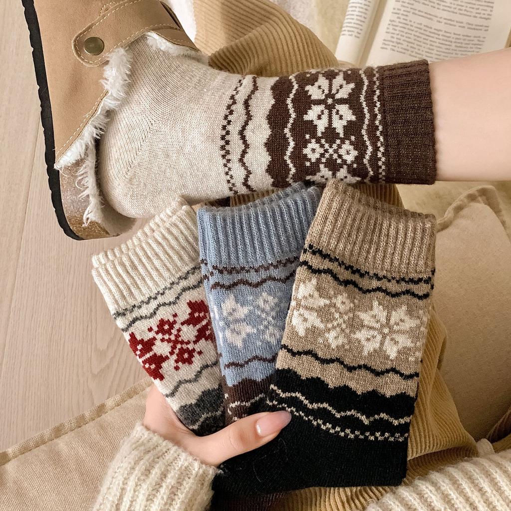 Women's Autumn and Winter Velvet Thickened Warm Trend Personality Color Contrast Wool Tube Pile Socks