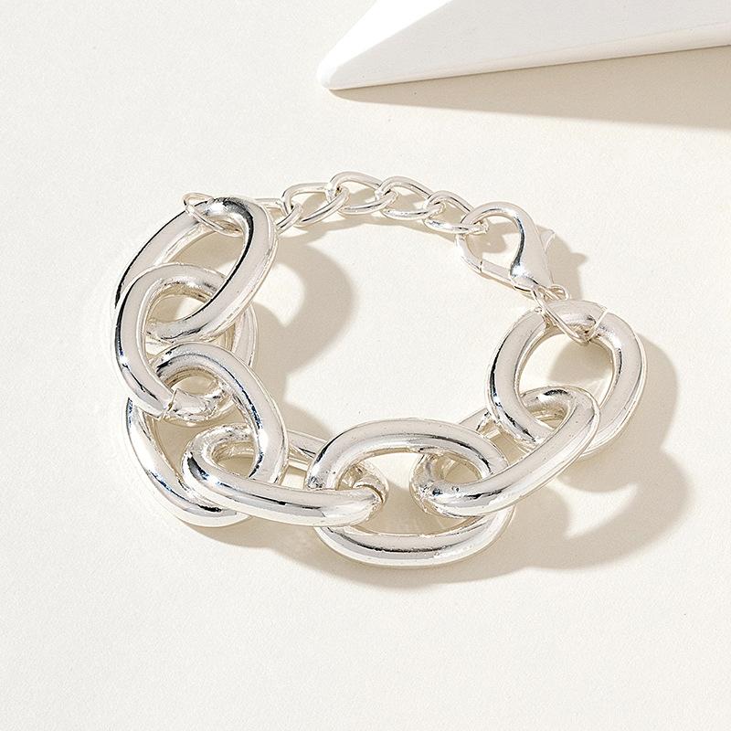 Modisches Kettenarmband mit Persönlichkeit