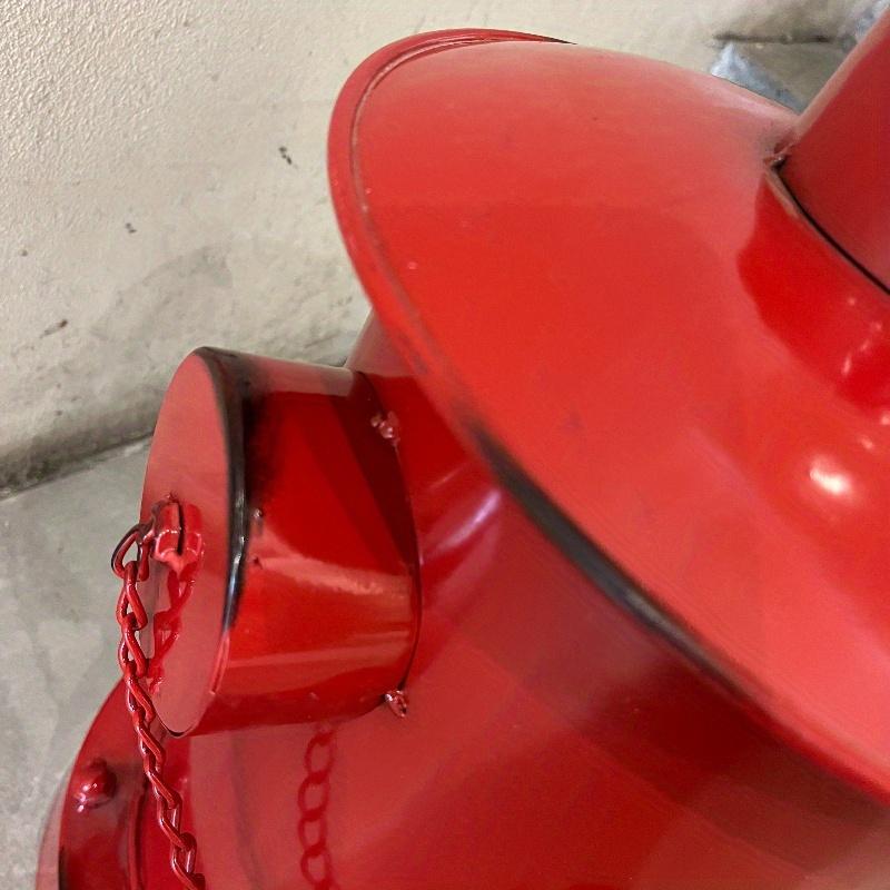 1 ks Retro Ošuntělý Železný Odpadkový Koš, Kovový Odpadkový Koš Odolný Proti Zápachu Ovládaný Nožním Pedálem, Vintage Industriální Červené Víko, Klasický Design Sochy