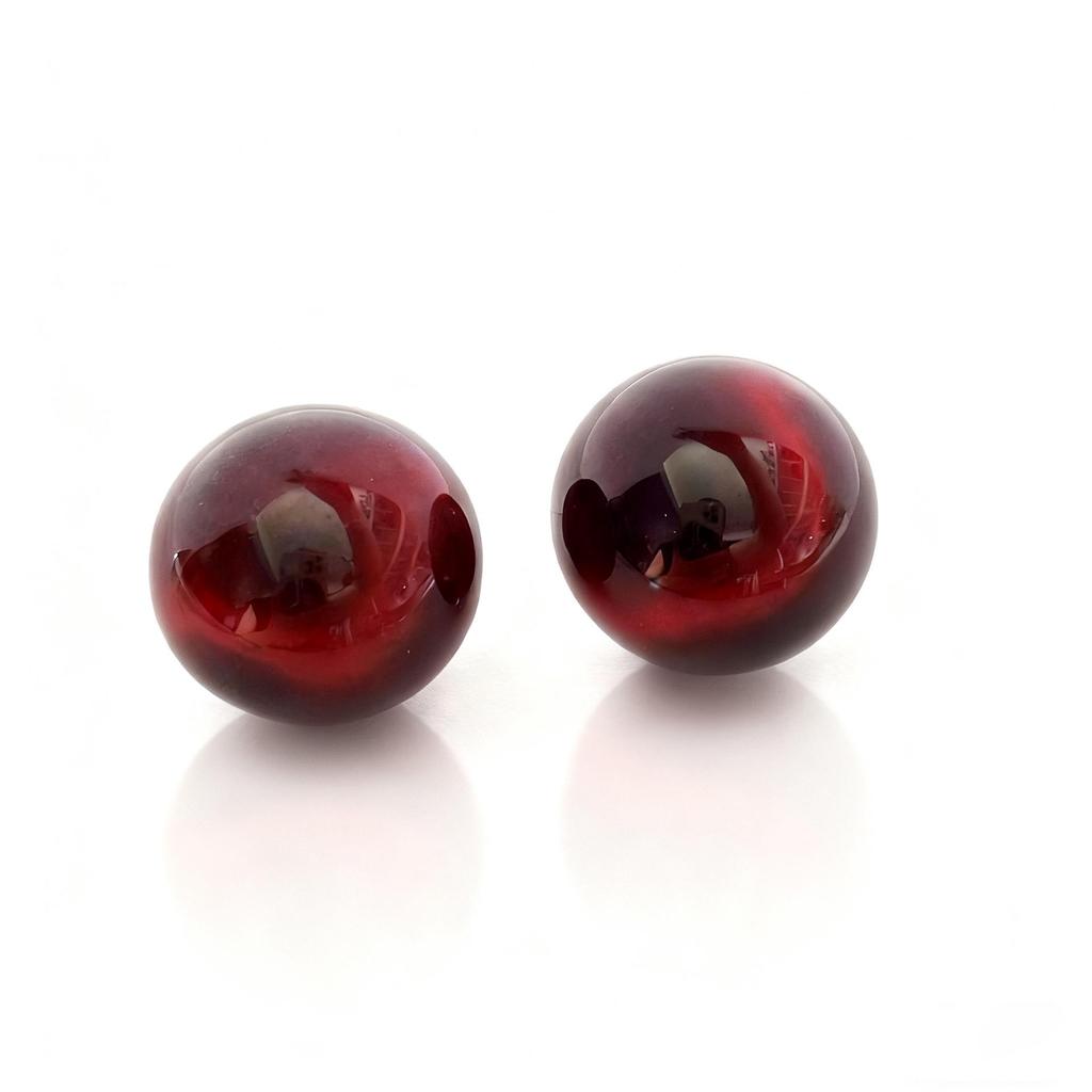 Elegant Cat Eye Earrings: French Retro Maillard Autumn/Winter Collection, Simple Large Round Design, Versatile High-End Jewelry.