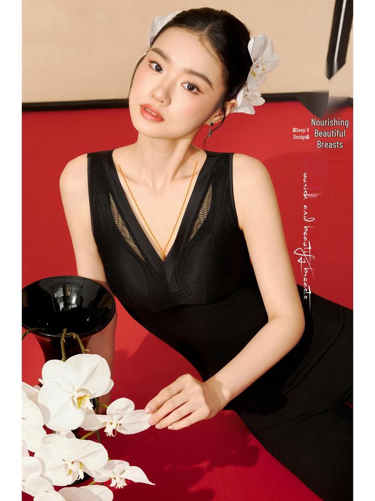 Seamless Shaping Top with Removable Pads and Integrated Bra