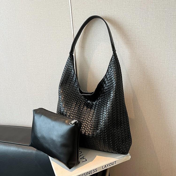 Retro woven bag women's large-capacity autumn and winter leisure shoulder mother and child bag commuter tote bag