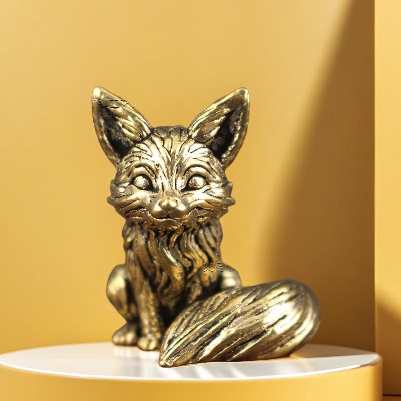 Alloy Fox Figurine Vintage Golden Finish Handcrafted Detailed Carving Mini Decor Statue for Bedroom Desktop Home Decoration