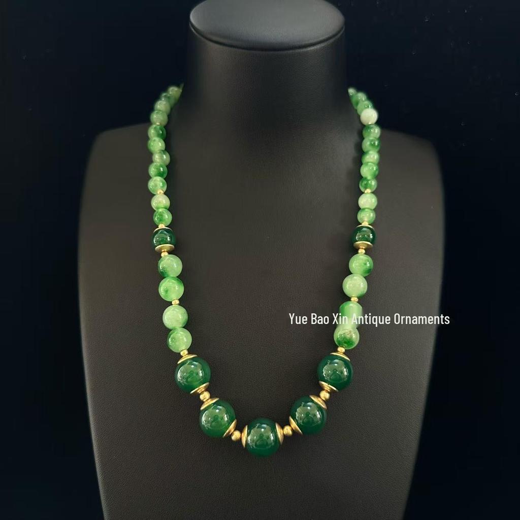 Vintage Elegant Collarbone Necklace: Retro Green Agate Bead with Brass Water Plant Stone