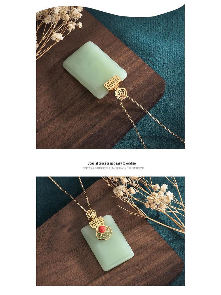 Halskette mit Anhänger aus antik vergoldetem Jade im chinesischen Stil mit Fu-Zeichen