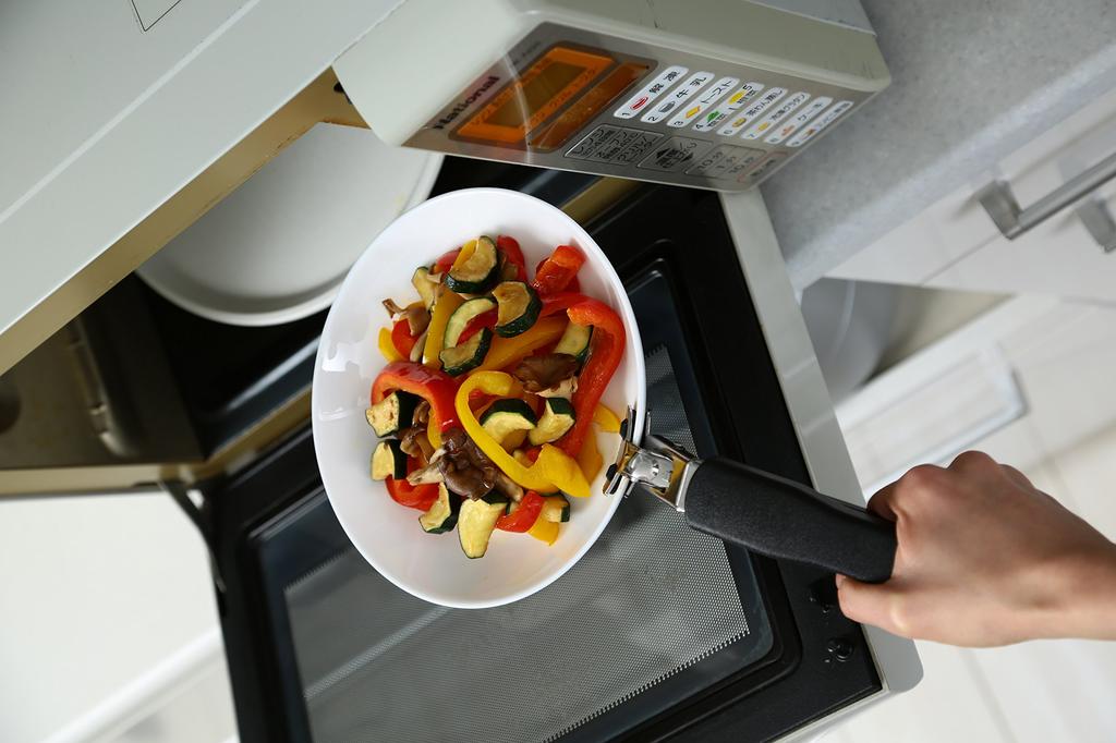 Felio Frying Pan Handle, Potholder, Black, 17.5cm, Holds Pans Upside or Down, Non-Slip, Includes Storage Hook, Dishwasher Safe, F8820 (1 Piece)