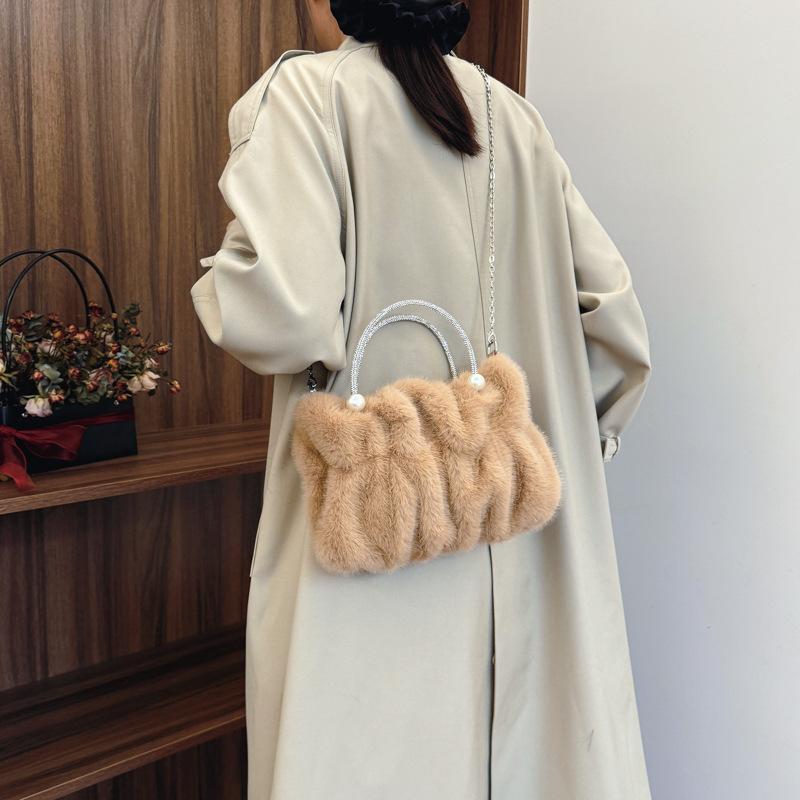 Bag Girl 2025 Winter New Fairy Furry Bag Folded Cloud Bag Furry Hand Carry Small Bag Crossbody Bag