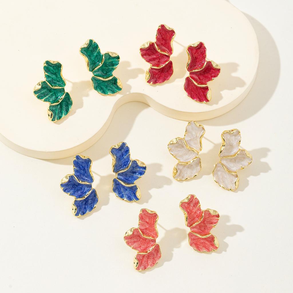 Metal Flower Cream Stud Earrings for Women Fashion Gold Color Plating Irregular Post Earrings Heavy Design Statement Earring