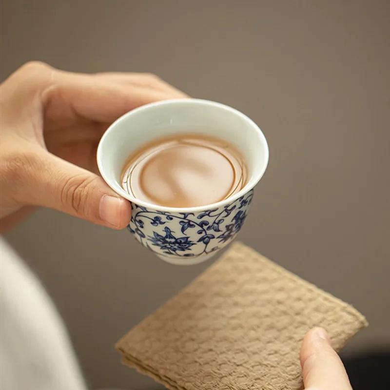 1 Pc Chinese Blue and White Ceramic Tea Cup Handmade Porcelain Tea Bowl Household Tea Set Personal Teacup Meditation Cup 50ml